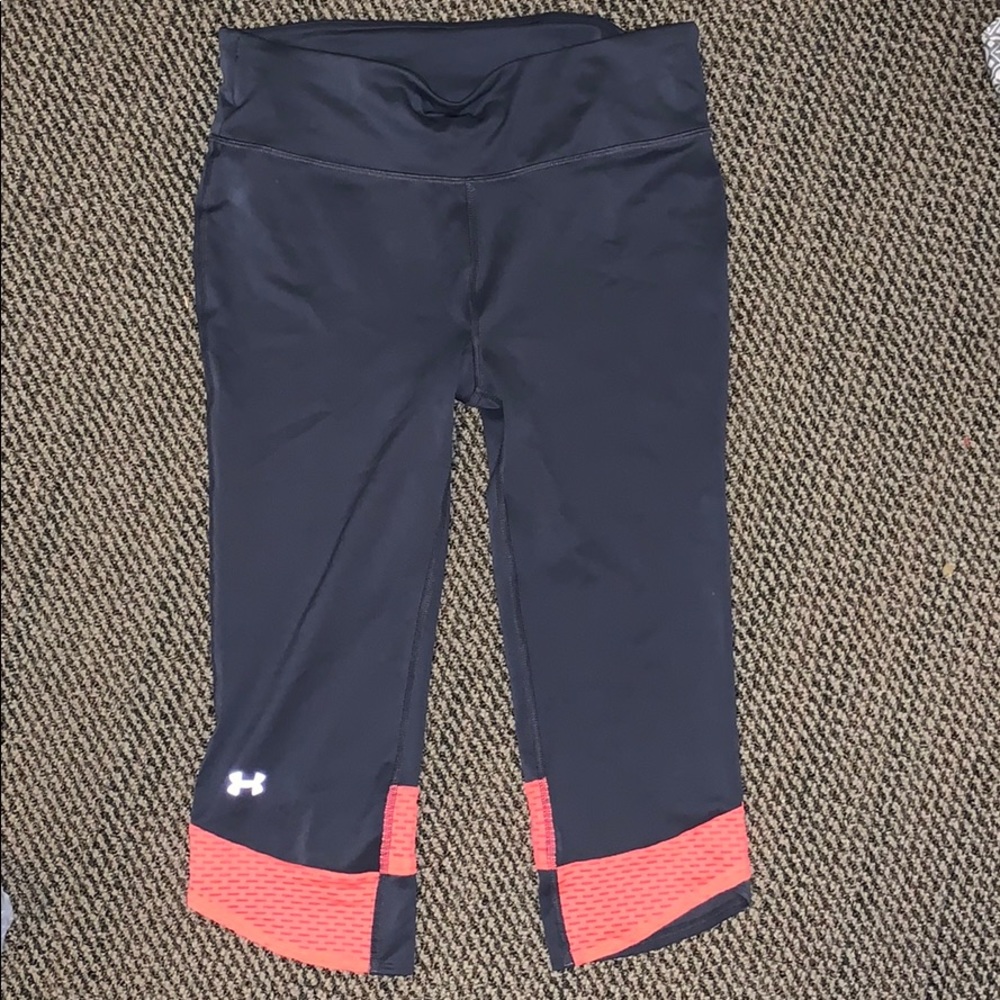 UNDER ARMOUR cropped compression leggings